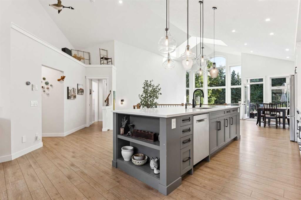 1551 Evergreen - Thumbnail 8