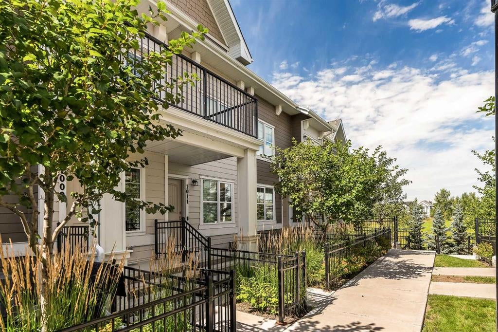 1009 Cranbrook - Thumbnail 1