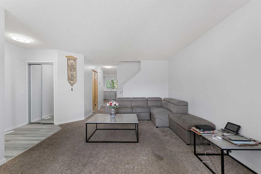 127 Martin Crossing - Thumbnail 4