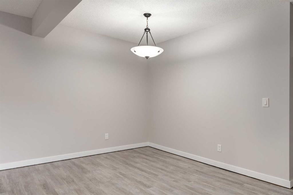 245 Cedarwood - Thumbnail 3