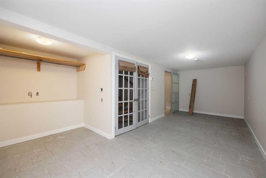 313 Hillcrest - Thumbnail 3