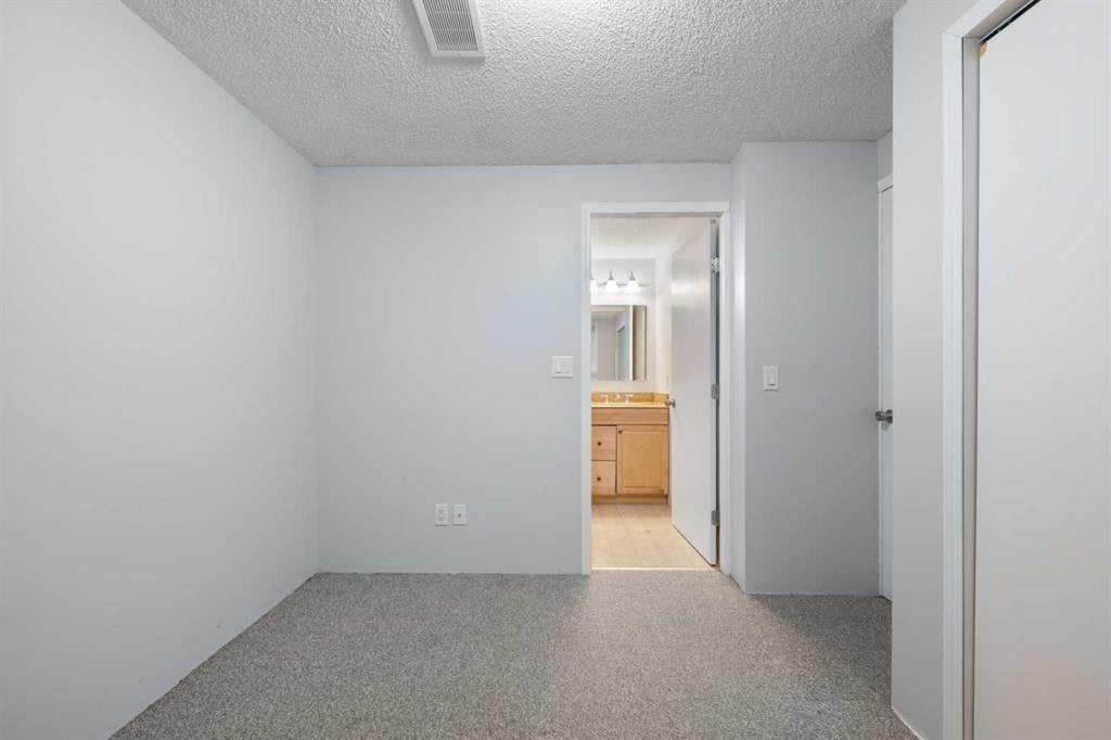 402 Elgin - Thumbnail 2