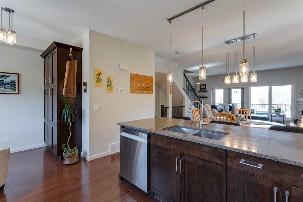 303 Valley Ridge - Thumbnail 4