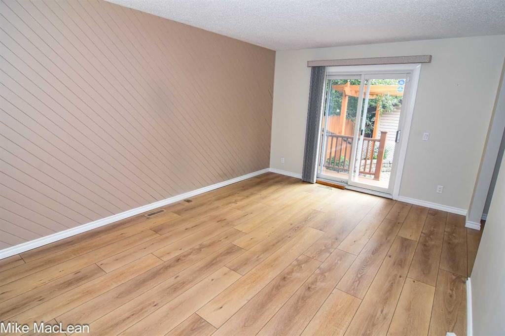 723 Whitehill - Thumbnail 8