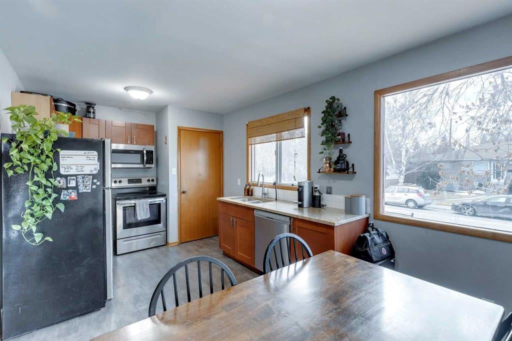 3913/3915 Spruce - Thumbnail 5
