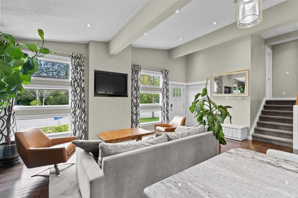 2627 Laurel - Thumbnail 4