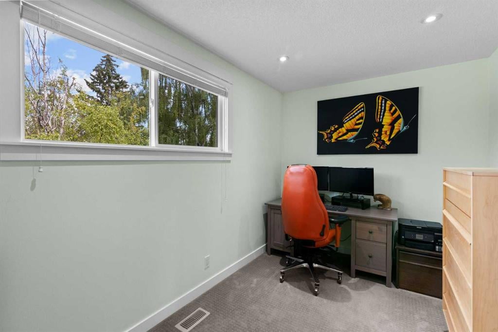 2627 Laurel - Thumbnail 8