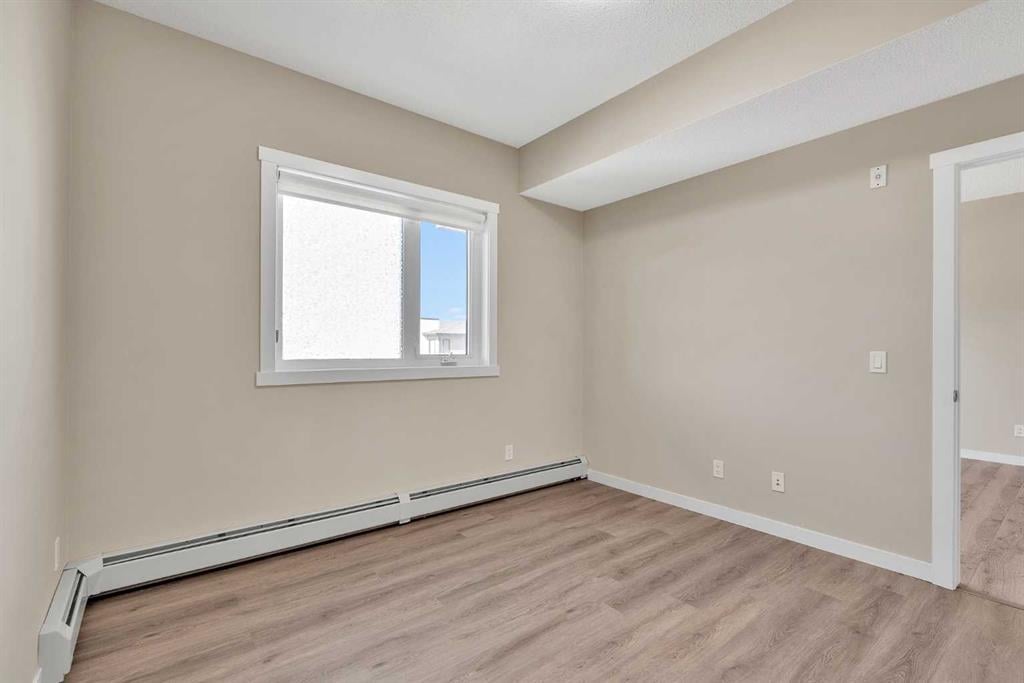 214 Sherwood - Thumbnail 4