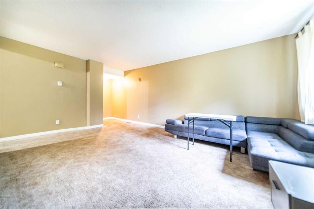 203 Lynnview - Thumbnail 3