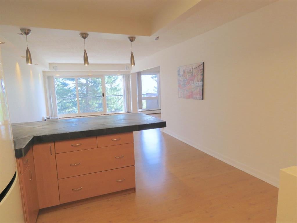 328 Cedar - Thumbnail 4