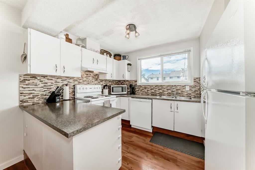 2183 Woodview - Thumbnail 7