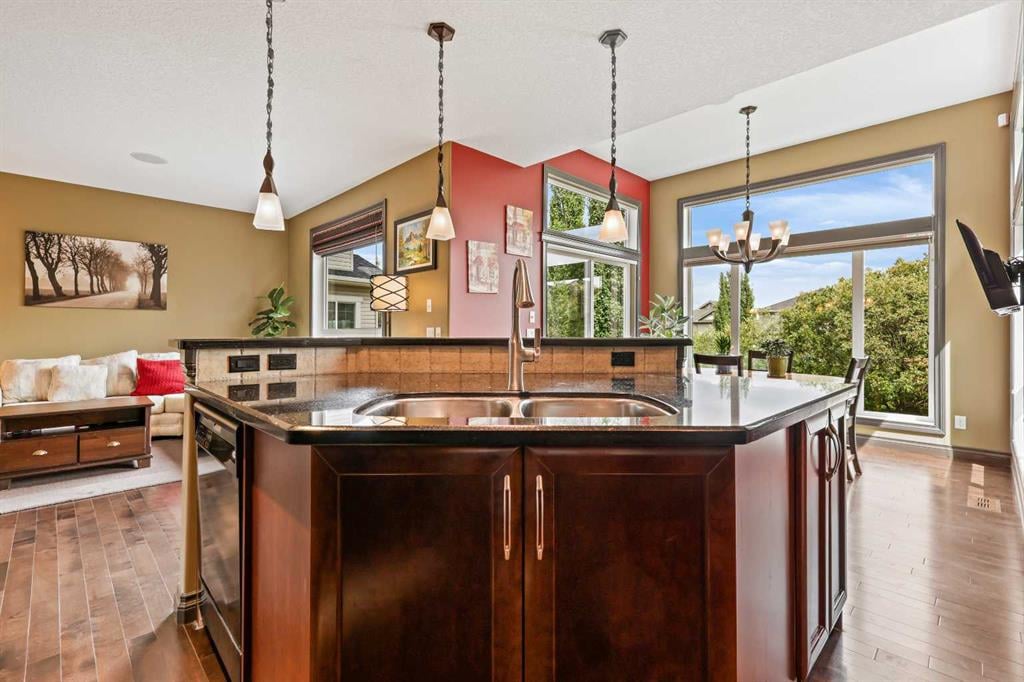 66 Crestbrook - Thumbnail 8