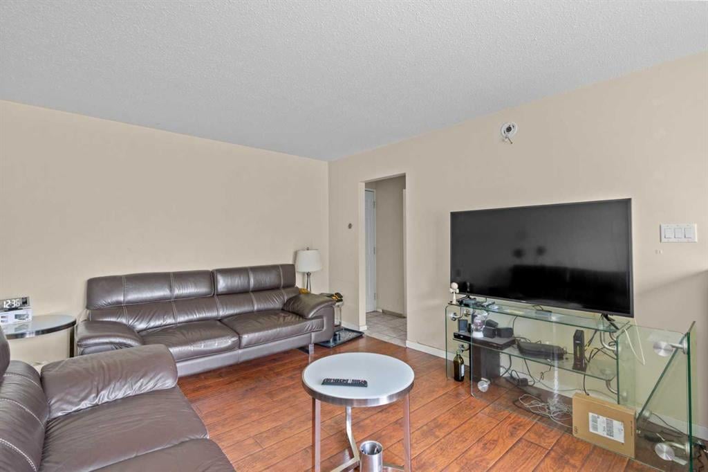 928 Pensdale - Thumbnail 2