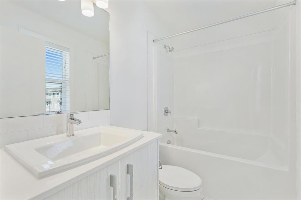 135 Belmont - Thumbnail 5