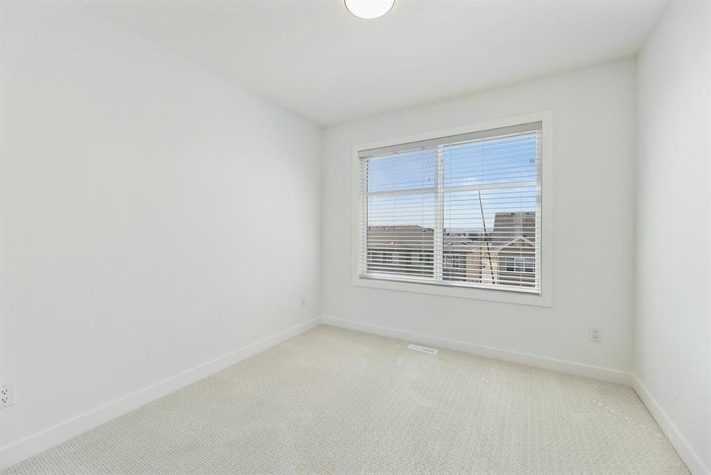 135 Belmont - Thumbnail 4