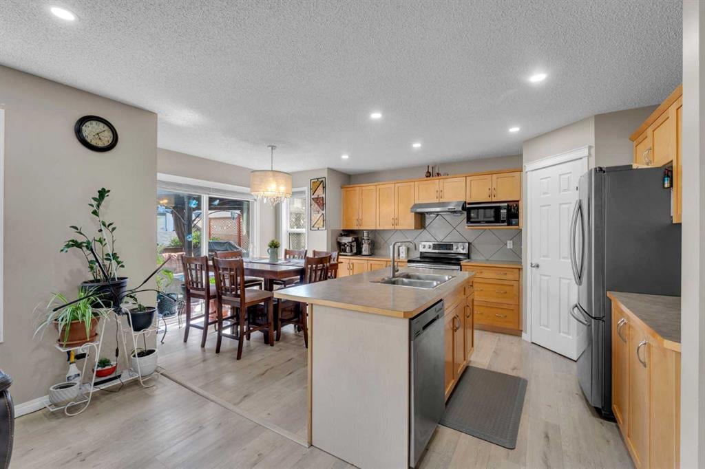138 Saddlecrest - Thumbnail 7