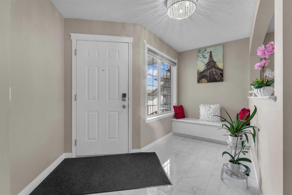 138 Saddlecrest - Thumbnail 5