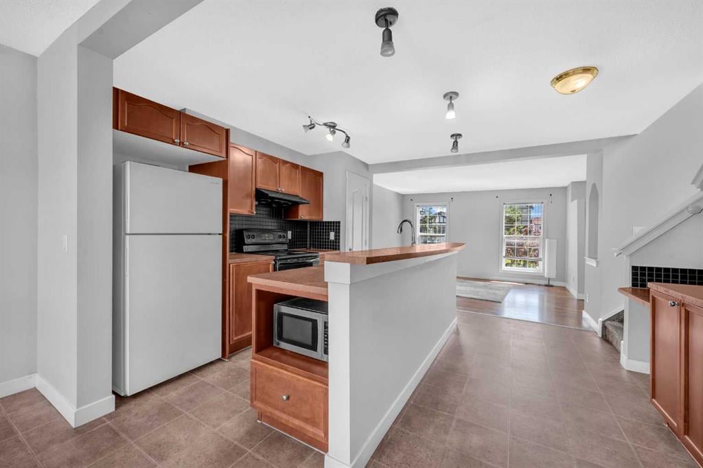 9219 Saddlebrook - Thumbnail 7