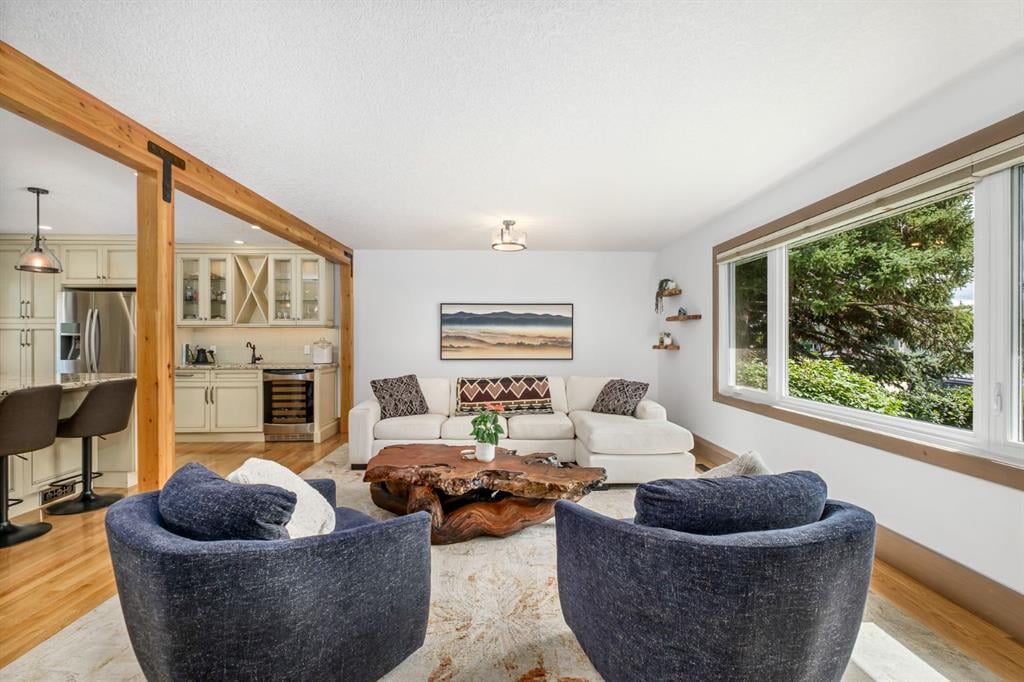 5104 Vallance - Thumbnail 2