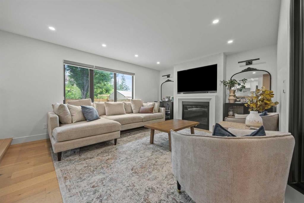 8285 Edgebrook - Thumbnail 4