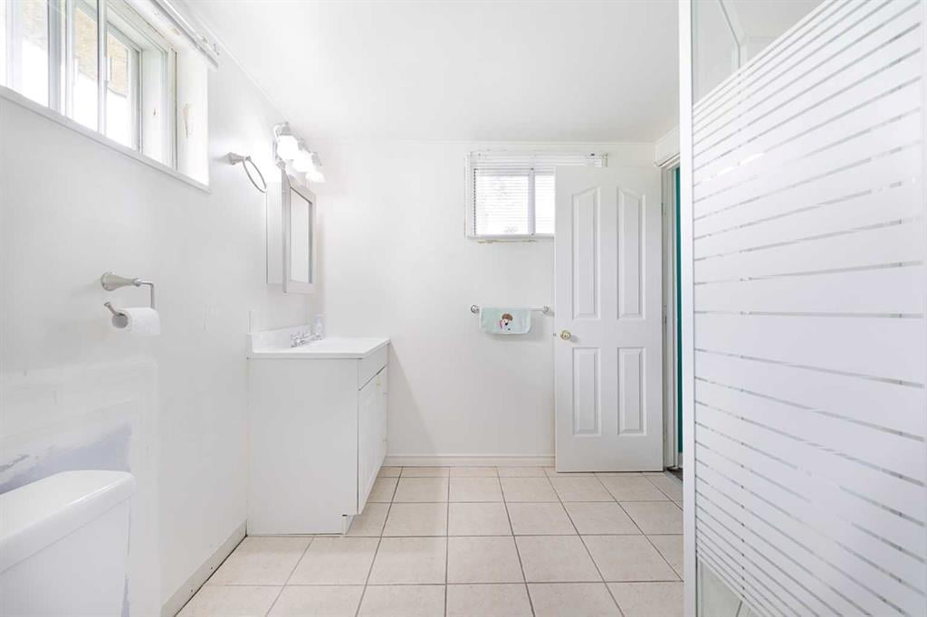 639 Thornhill - Thumbnail 5