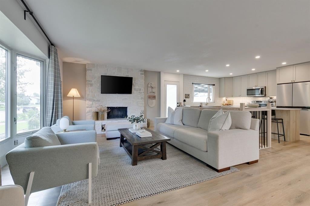 840 Archwood - Thumbnail 1