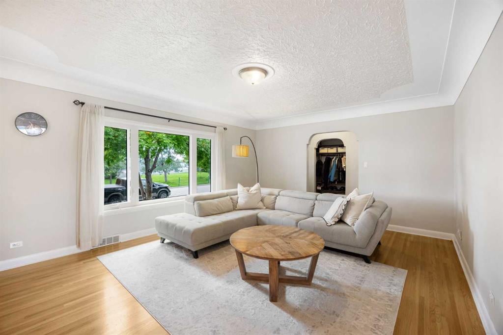 2452 Capitol Hill - Thumbnail 6