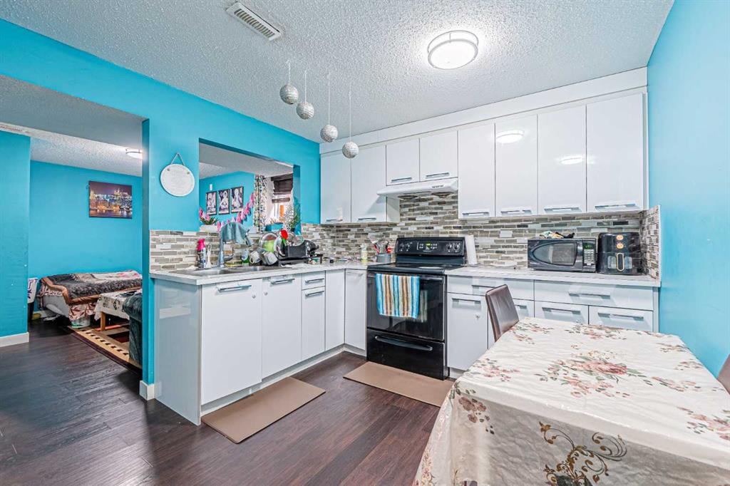 9249 Saddlebrook - Thumbnail 2