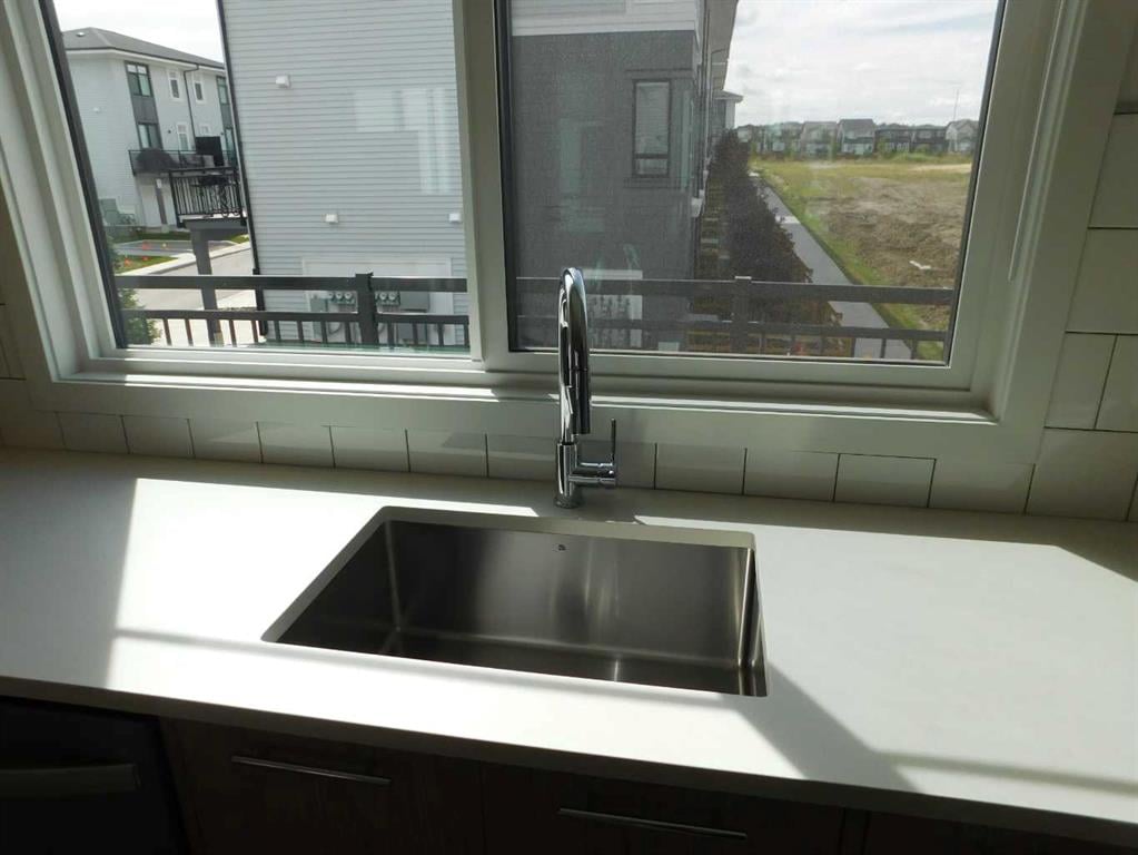 857 Belmont - Thumbnail 7