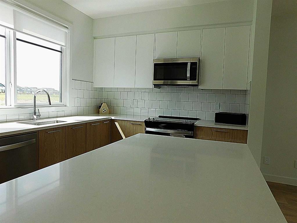 857 Belmont - Thumbnail 8