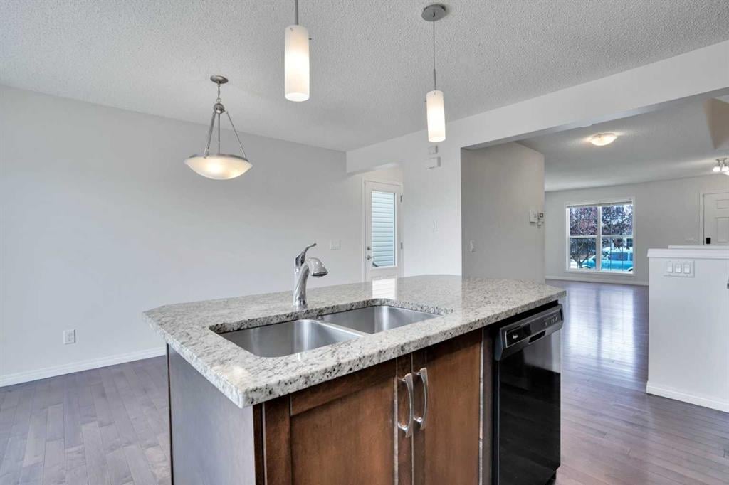 221 Elgin Meadows - Thumbnail 3