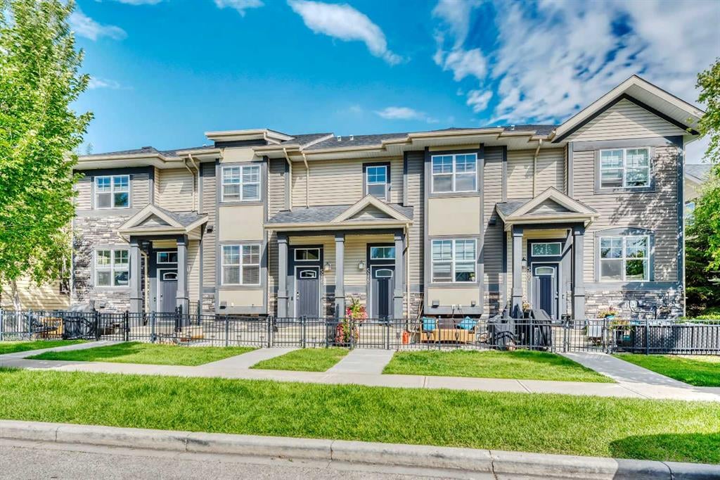 576 Mckenzie Towne - Thumbnail 1