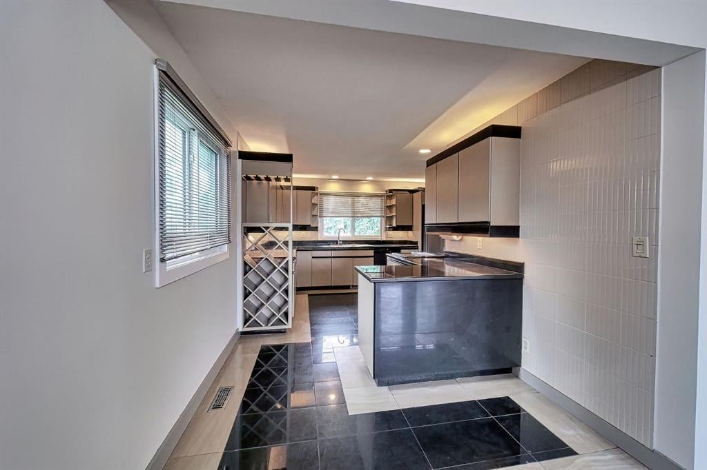 11147 Southdale - Thumbnail 5
