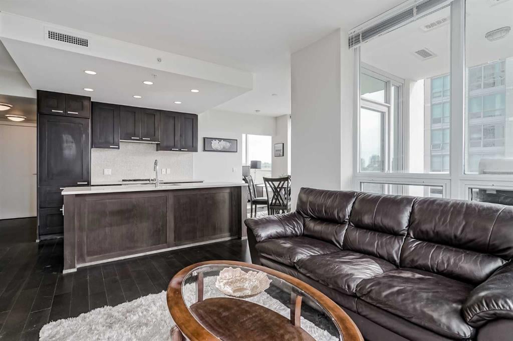 222 Riverfront - Thumbnail 7