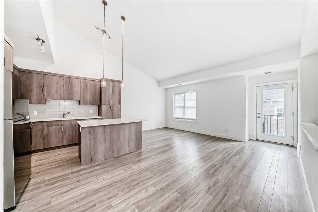 645 Cranbrook - Thumbnail 8