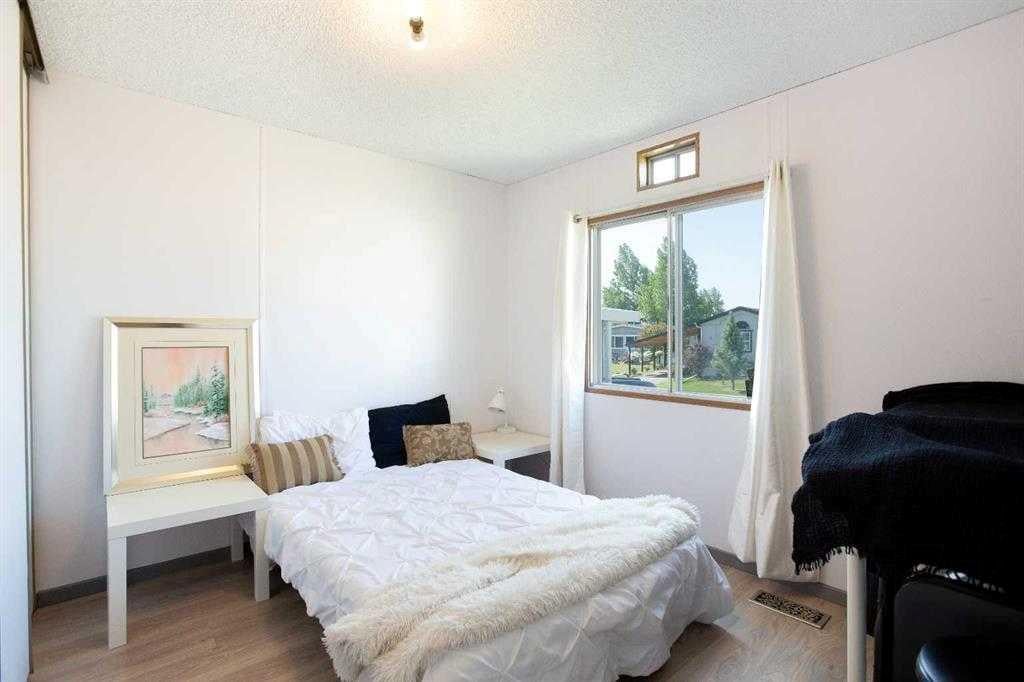 99 Arbour Lake - Thumbnail 4