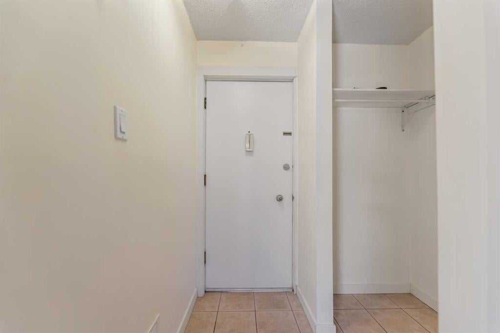 1717 Westmount - Thumbnail 3