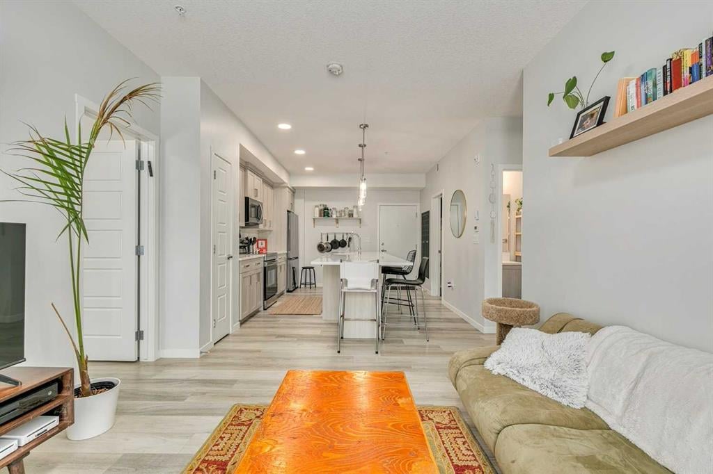220 Seton - Thumbnail 3