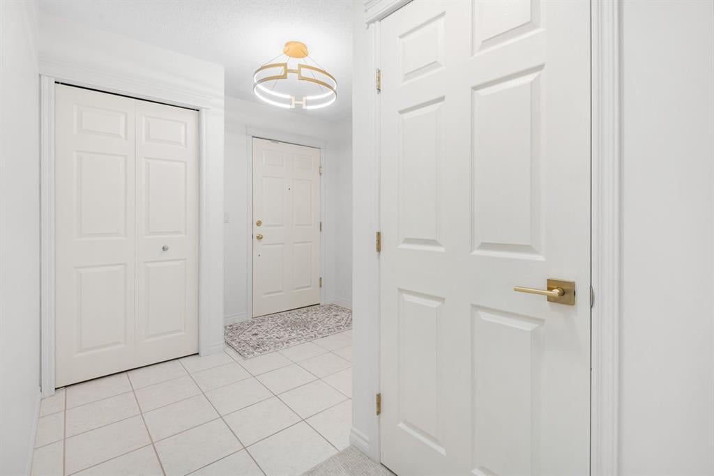 7451 Springbank - Thumbnail 2
