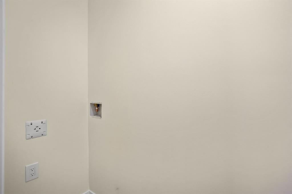 585 Corner Meadows - Thumbnail 5