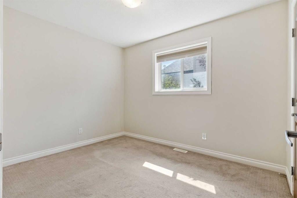 1005 Panorama Hills - Thumbnail 3