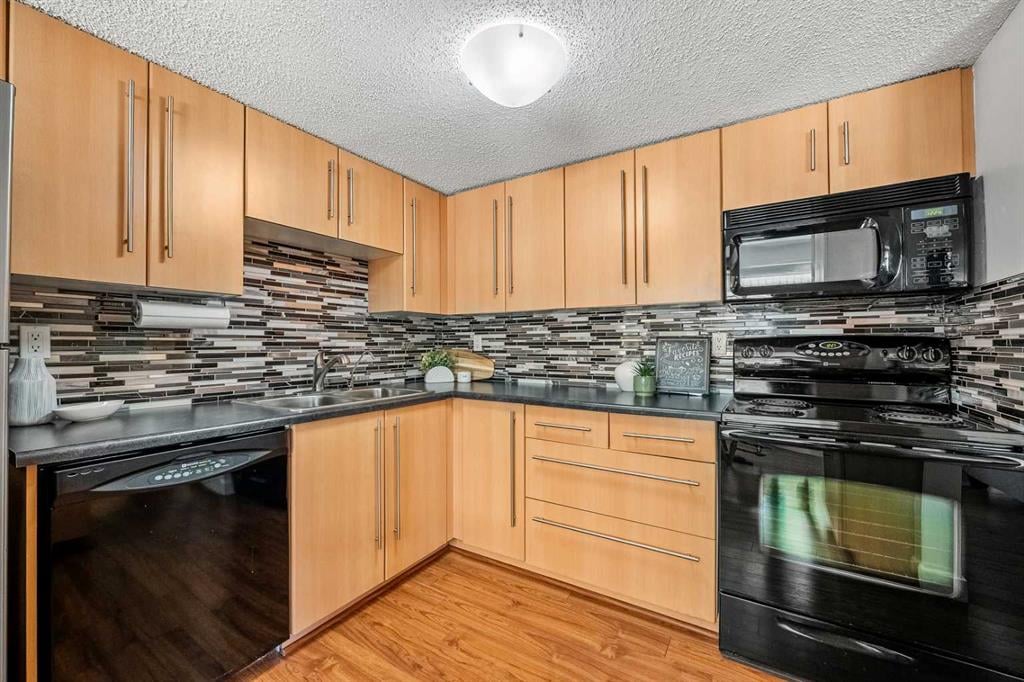 2200 Woodview - Thumbnail 5