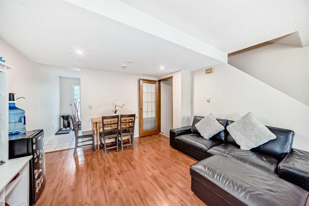 110 Edgeburn - Thumbnail 6