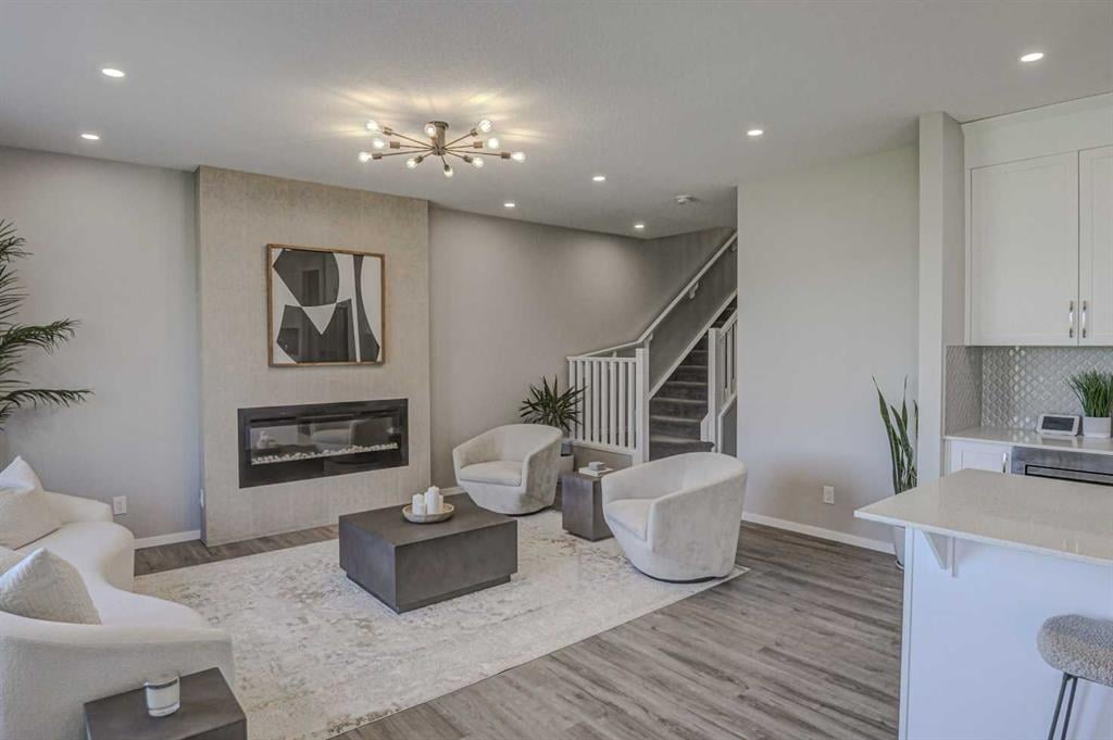 114 Yorkville - Thumbnail 2