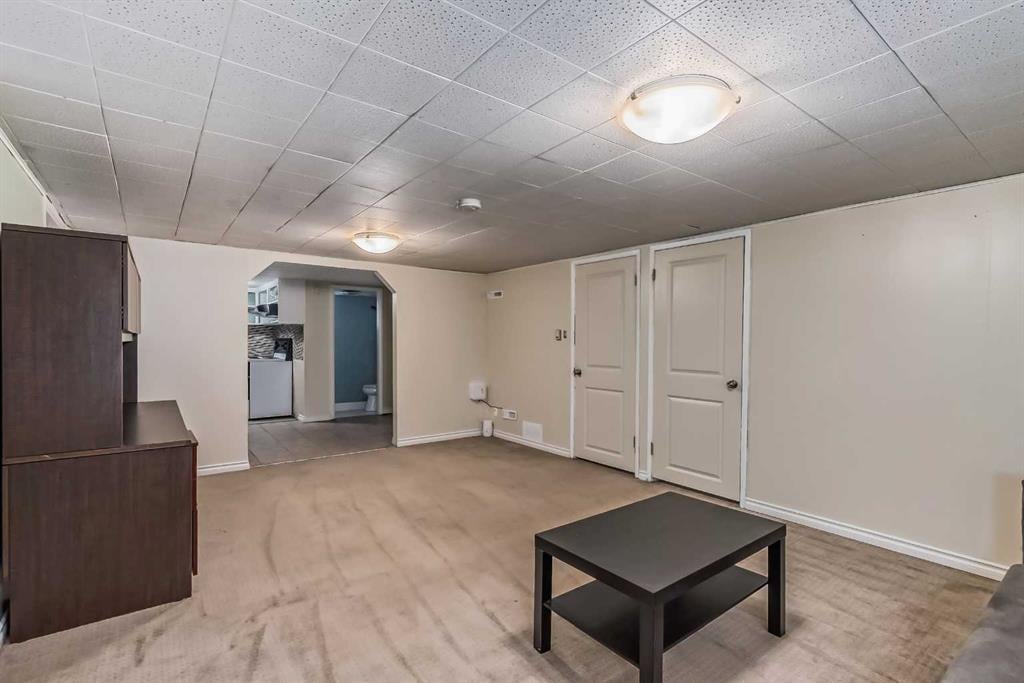 2111 Broadview - Thumbnail 4