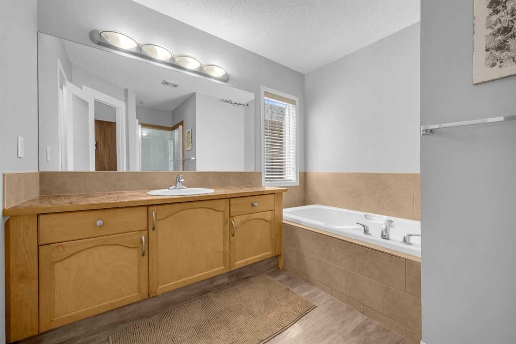 233 Saddlecrest - Thumbnail 8