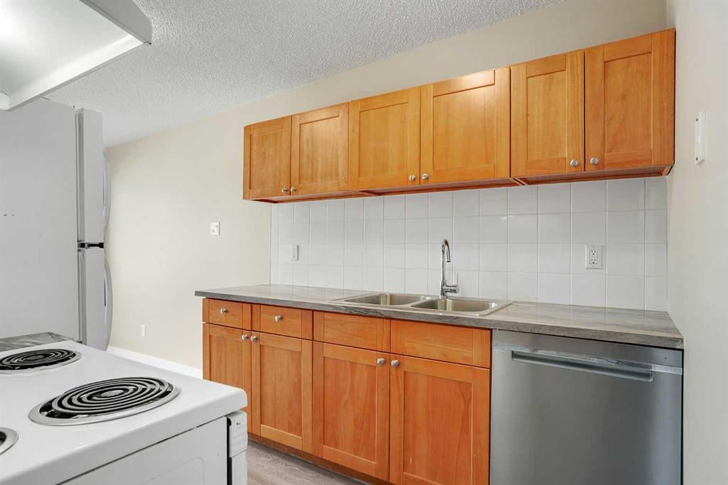 1123 Mckinnon - Thumbnail 6