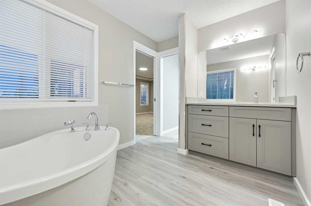 402 Mt Douglas - Thumbnail 3