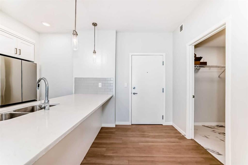 220 Seton - Thumbnail 5