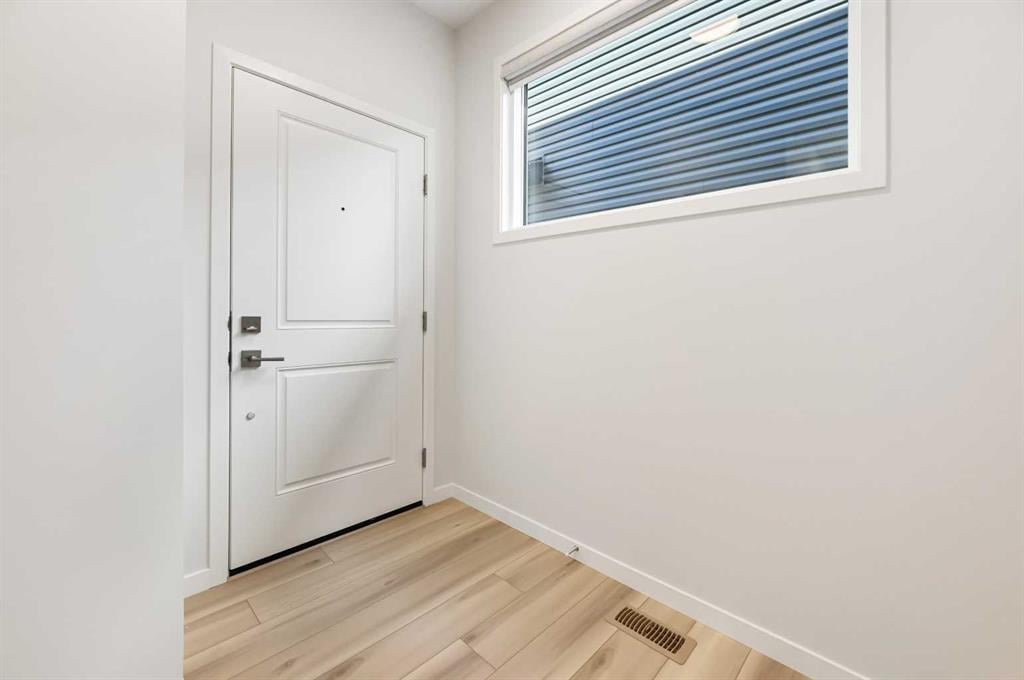 232 Belmont - Thumbnail 3